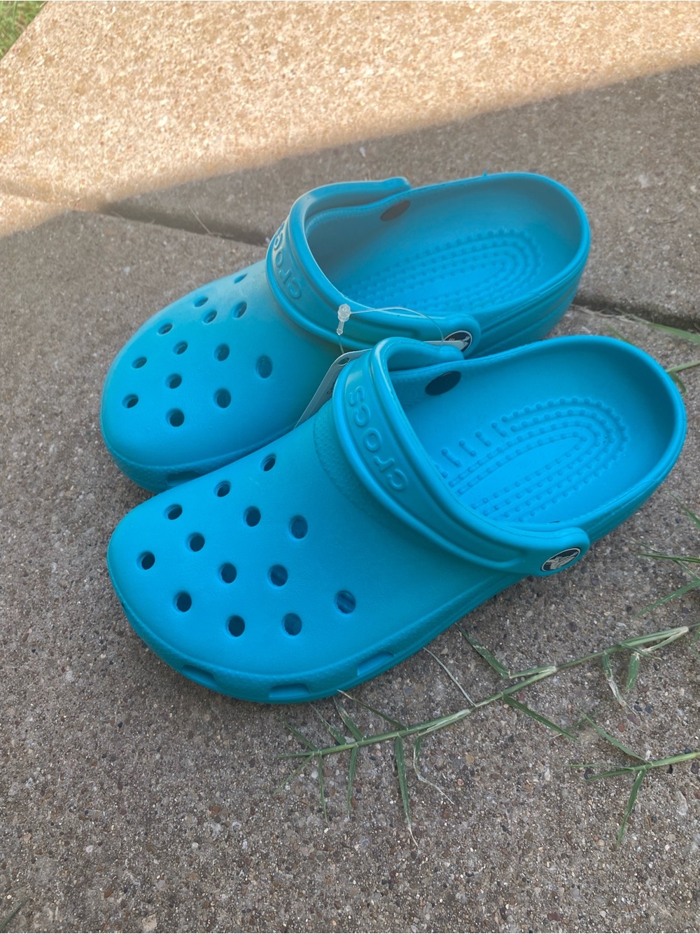 CROCS Classic Clog in Bright Teal - Picture 2 of 7
